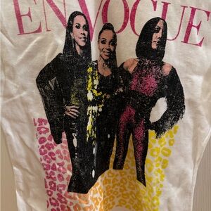 En Vogue Graphic Tee - White with Pink and Yellow - size S - NWOT